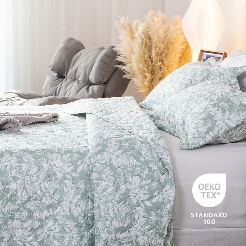 Kasentex Spring Lightweight Botanical Green Floral Quilt Set - Light All Season Bedding, Room Decor, Graduation Gifts