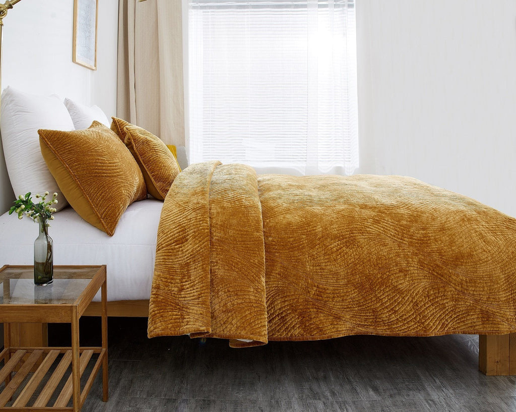 Tache Plush Dreams Melted Gold Waves Velvet Quilt Set (JHW-852Y)