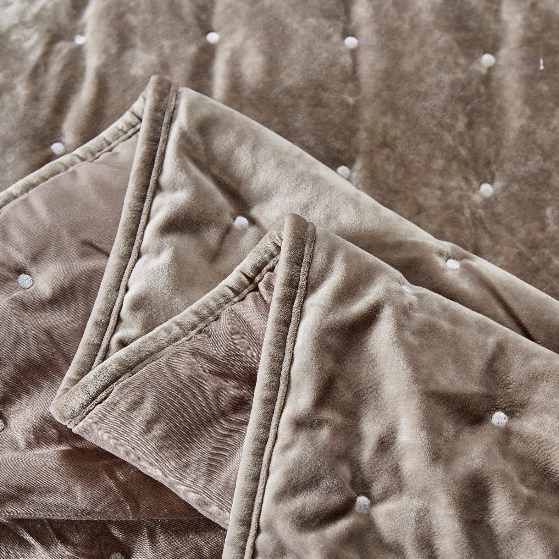 Tache Plush Dreams Sand Taupe Beige Tufted Velvet Quilt Set (JHW-853B)